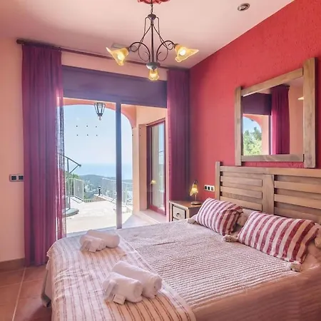 Villa Violetas - Magnificent Sea View, 8 Pers And Baby Cot Available, Quiet Area Lloret de Mar